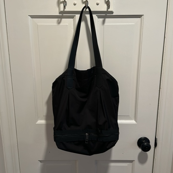 Lulu lemon Black Tote Bag - Picture 5 of 10